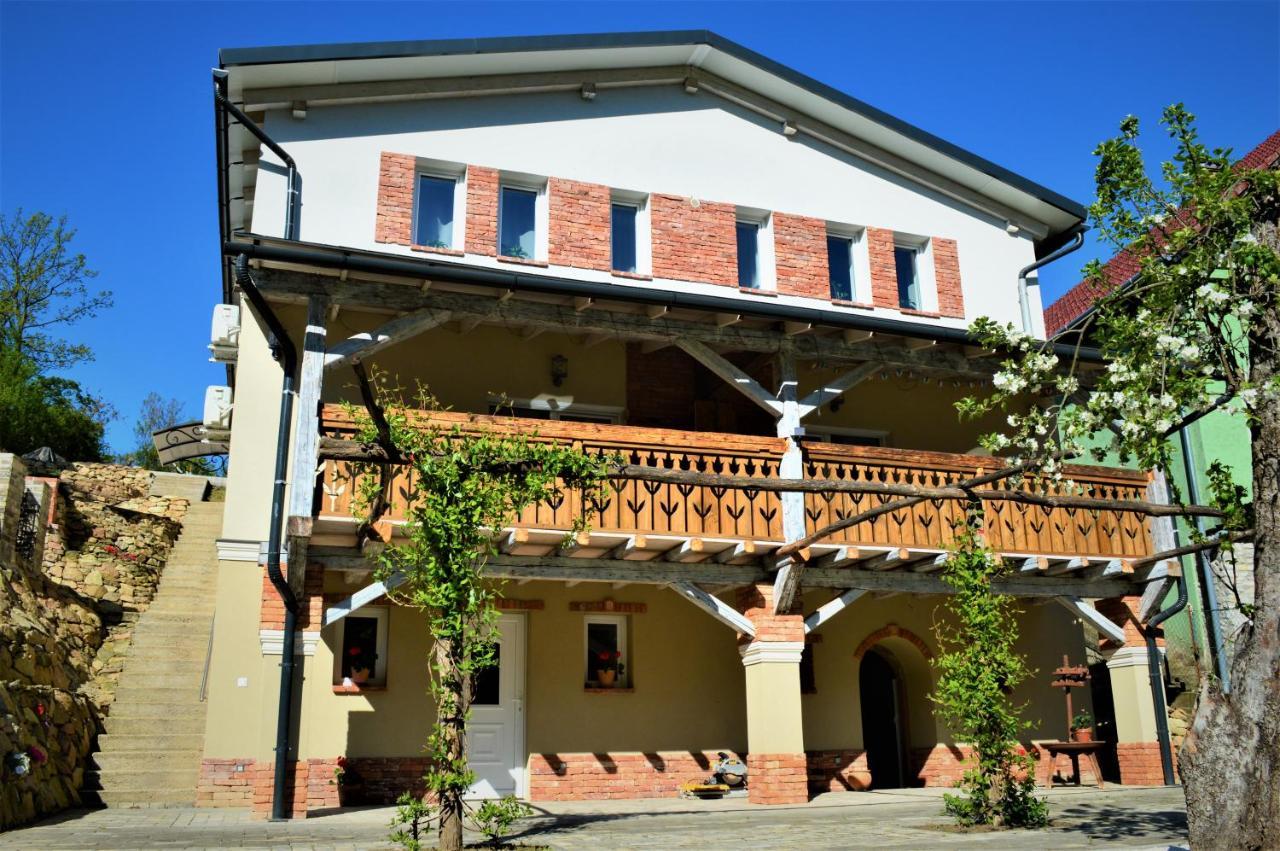 Terrace Apartments Eger Exteriör bild